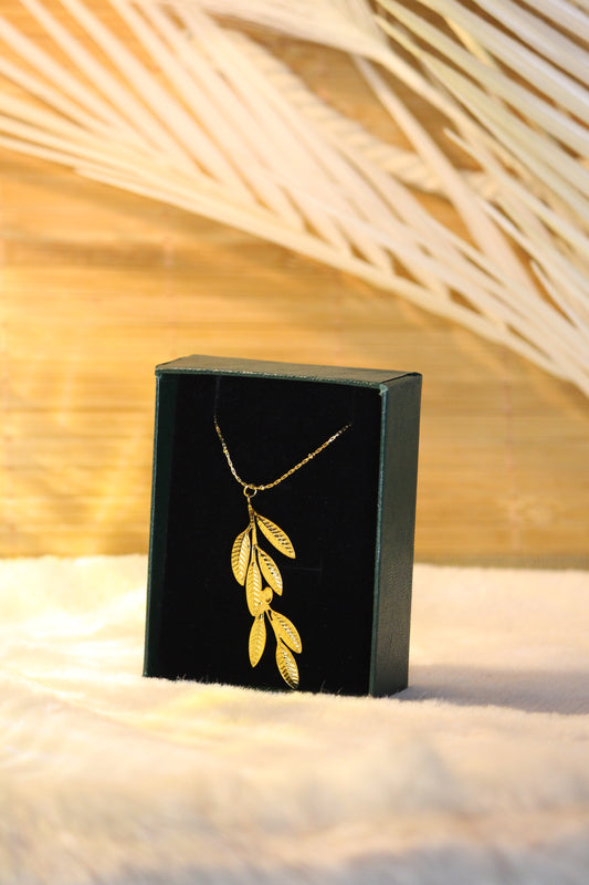 The leaf Necklace